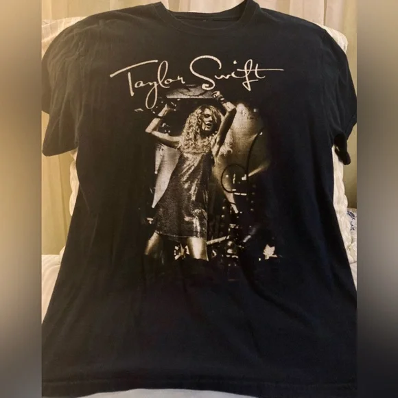 Taylor Swift Fearless 2009 tour shirt - Picture 8 of 10